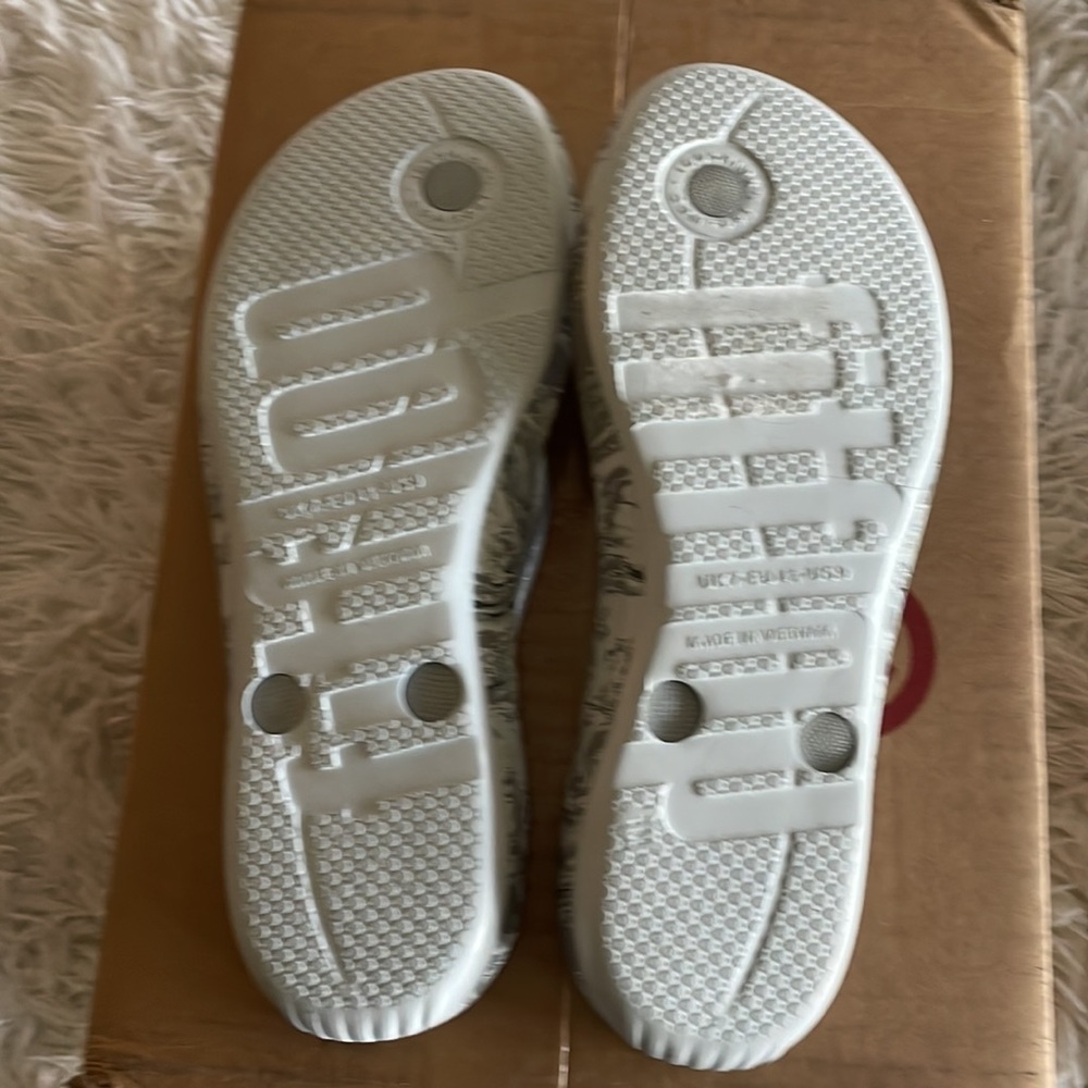 FitFlops - Picture 2 of 4